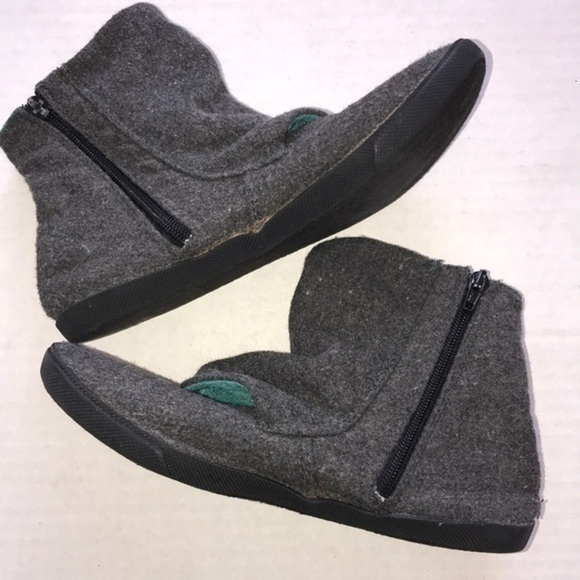 Xhilaration Flannel Boots - Picture 4 of 10